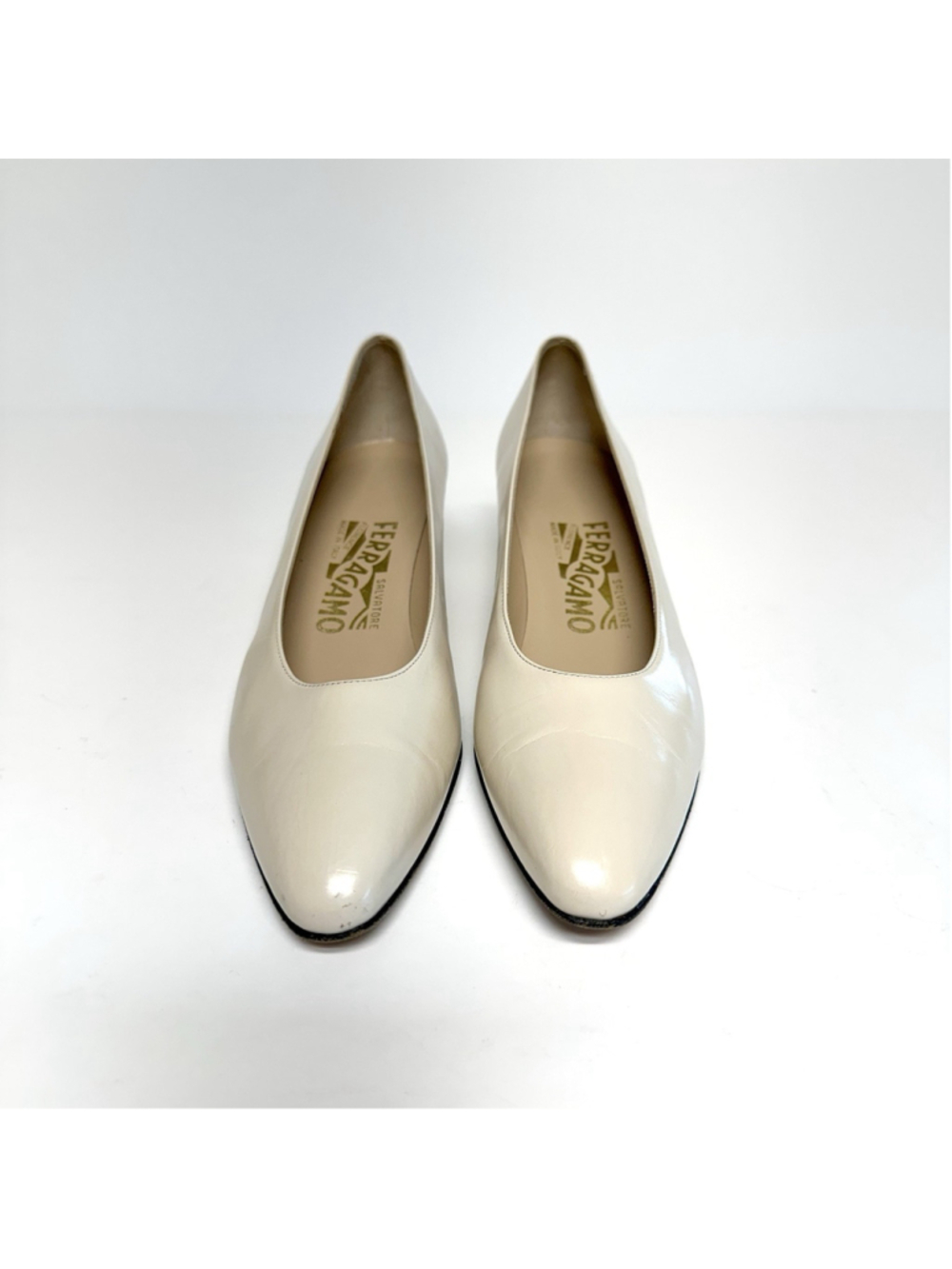 Vtg Salvatore Ferragamo Cream Leather Low Heel Pumps W Size 6.5 AAAA Narrow - Picture 3 of 16